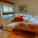 Just Steps From The - Central, Stylish & Comfortable *