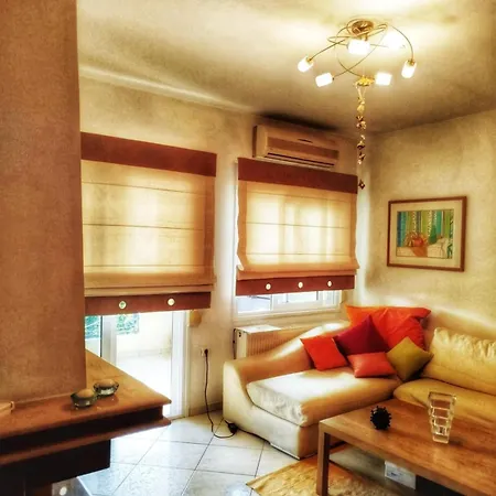 Just Steps From The - Central, Stylish & Comfortable *