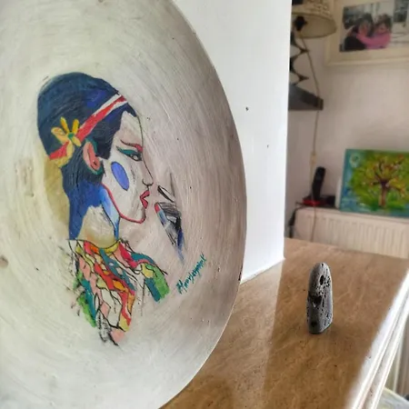 Just Steps From The - Central, Stylish & Comfortable דירה *