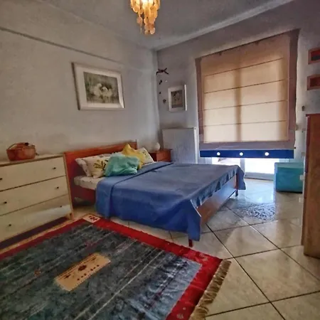 Just Steps From The - Central, Stylish & Comfortable *