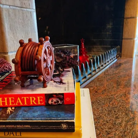 Just Steps From The - Central, Stylish & Comfortable דירה *