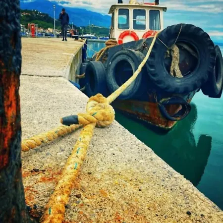 Just Steps From The - Central, Stylish & Comfortable *