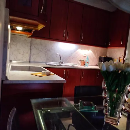 Just Steps From The - Central, Stylish & Comfortable *