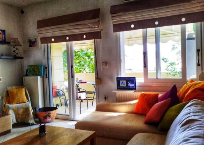 Just Steps From The - Central, Stylish & Comfortable Apartament *