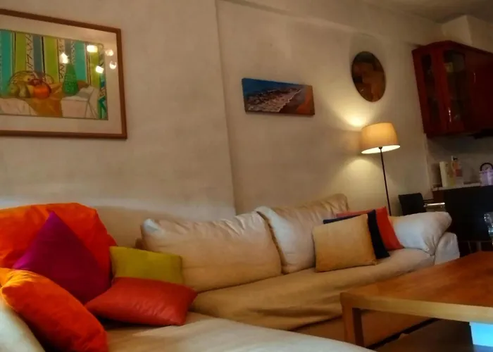 Just Steps From The - Central, Stylish & Comfortable Apartament Platamonas