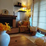 Just Steps From The - Central, Stylish & Comfortable *