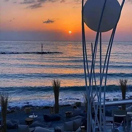 Just Steps From The - Central, Stylish & Comfortable شقة بلاتامونيس