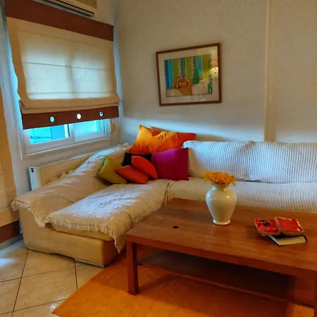 Just Steps From The - Central, Stylish & Comfortable *