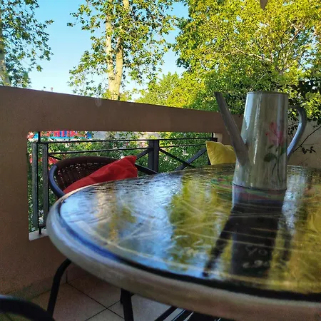 Just Steps From The - Central, Stylish & Comfortable Apartamento