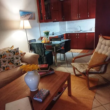Just Steps From The - Central, Stylish & Comfortable Platamonas