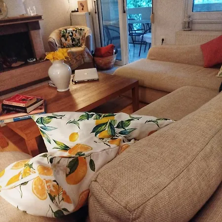 Just Steps From The - Central, Stylish & Comfortable Apartamento