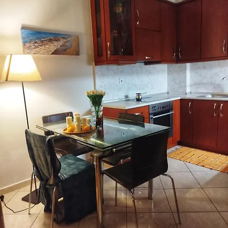 Just Steps From The - Central, Stylish & Comfortable Apartamento