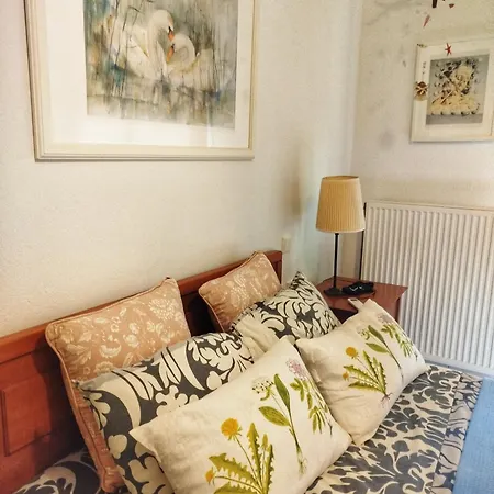 Just Steps From The - Central, Stylish & Comfortable *