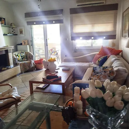 Just Steps From The - Central, Stylish & Comfortable Apartamento Platamonas