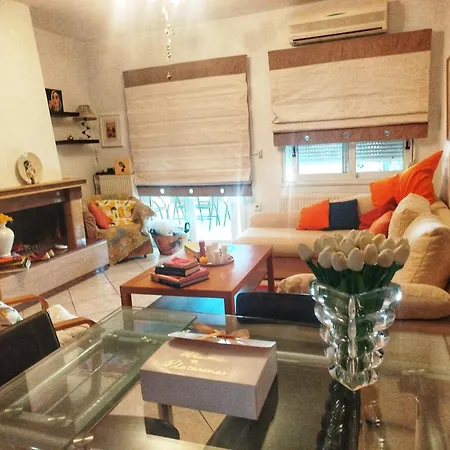 Just Steps From The - Central, Stylish & Comfortable