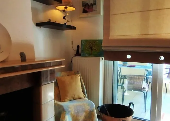 Just Steps From The - Central, Stylish & Comfortable *