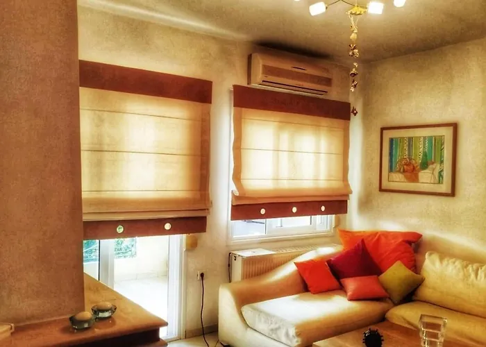 Just Steps From The - Central, Stylish & Comfortable *