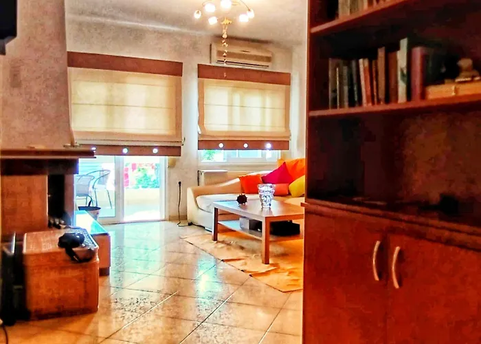 Just Steps From The - Central, Stylish & Comfortable *