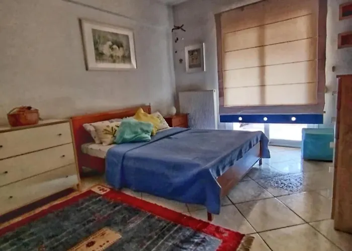 Just Steps From The - Central, Stylish & Comfortable *