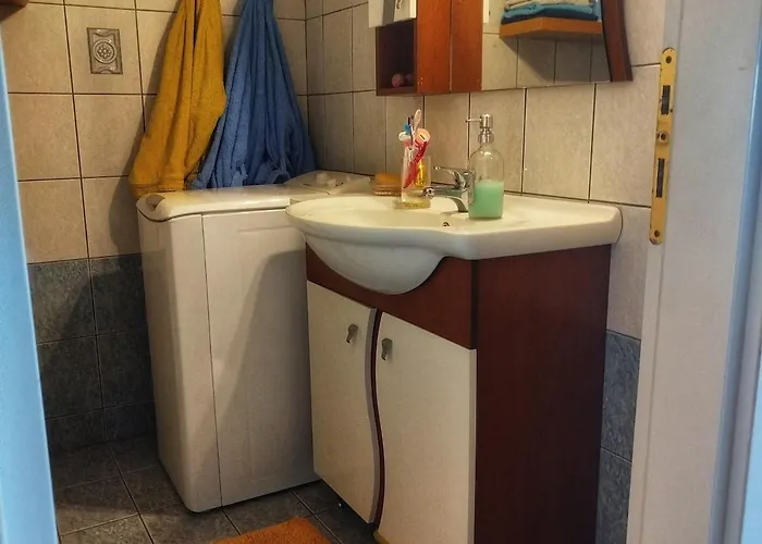 Just Steps From The - Central, Stylish & Comfortable