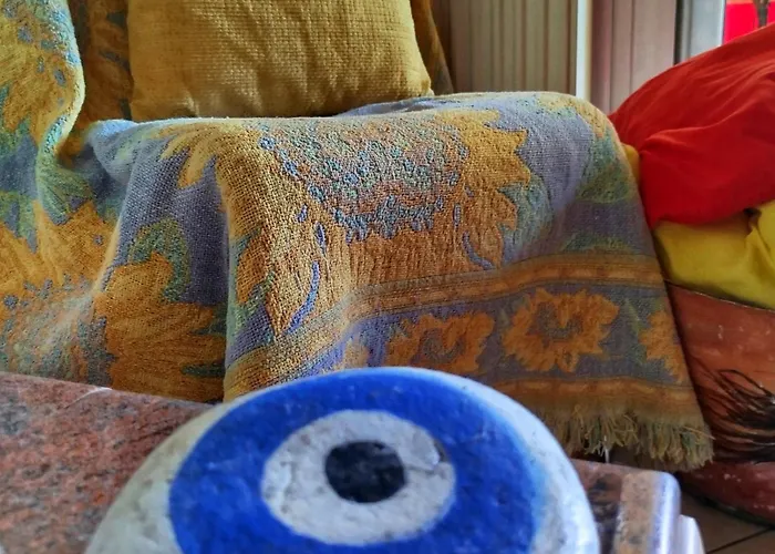 Just Steps From The - Central, Stylish & Comfortable Apartamento