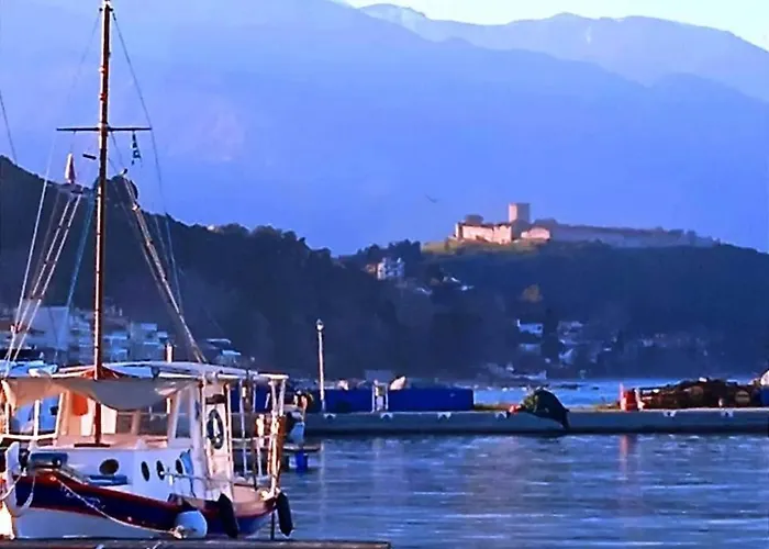 Just Steps From The - Central, Stylish & Comfortable Apartamento Platamonas