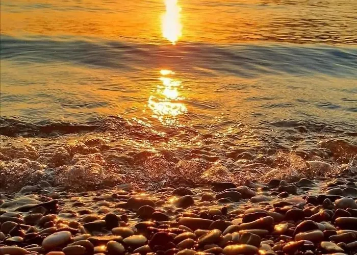 Just Steps From The - Central, Stylish & Comfortable Apartamento Platamonas