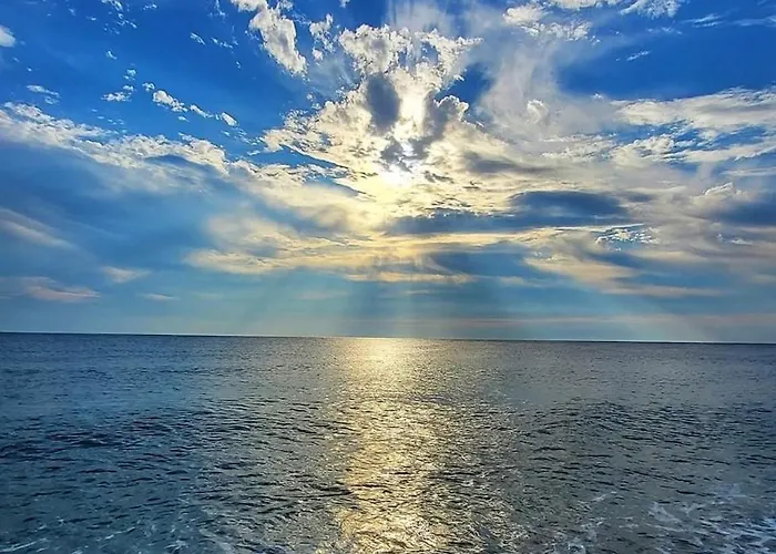 Just Steps From The - Central, Stylish & Comfortable Apartamento Platamonas